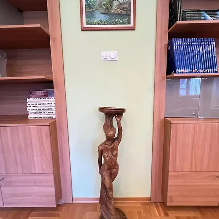 Mumbai Spacious 150 Sq M 2bdr Near Vitosha Blvd And Ndk *