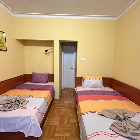 Mumbai Spacious 150 Sq M 2bdr Near Vitosha Blvd And Ndk *