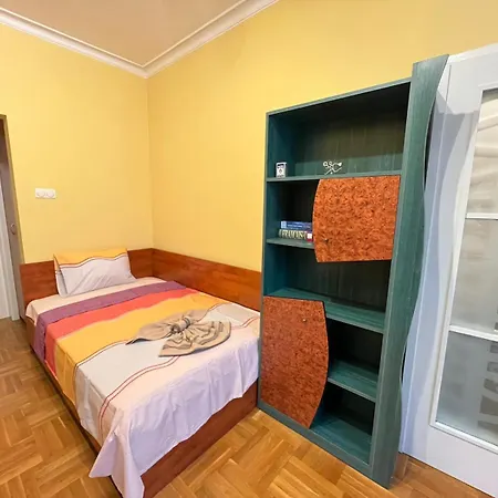 Mumbai Spacious 150 Sq M 2bdr Near Vitosha Blvd And Ndk *