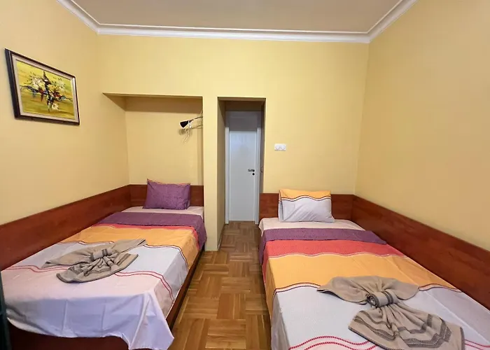 Mumbai Spacious 150 Sq M 2bdr Near Vitosha Blvd And Ndk *