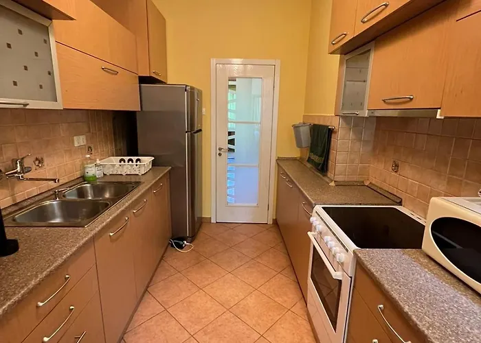 Mumbai Spacious 150 Sq M 2bdr Near Vitosha Blvd And Ndk *