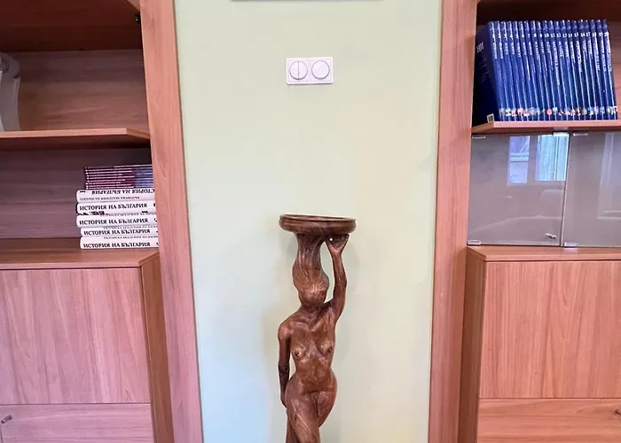 Mumbai Spacious 150 Sq M 2bdr Near Vitosha Blvd And Ndk *