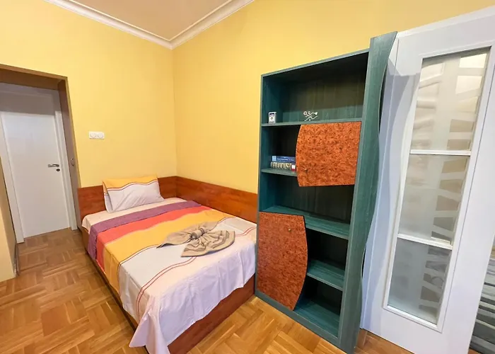 Mumbai Spacious 150 Sq M 2bdr Near Vitosha Blvd And Ndk *