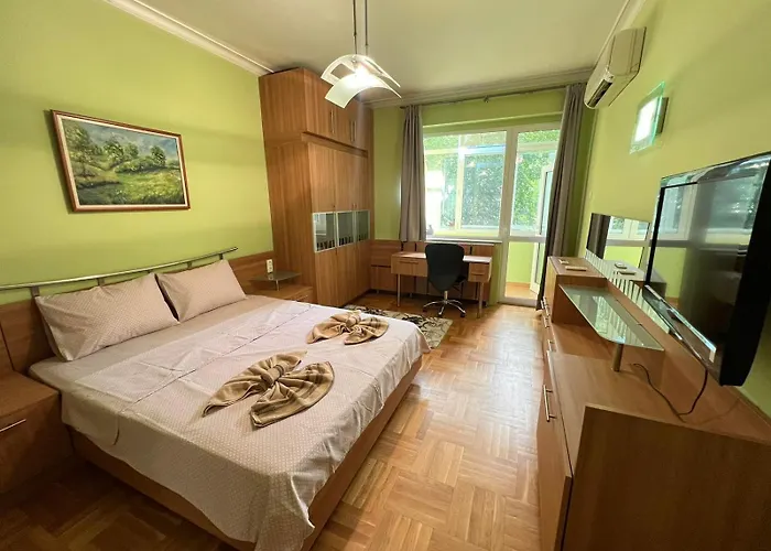 Апартамент Mumbai Spacious 150 Sq M 2bdr Near Vitosha Blvd And Ndk София