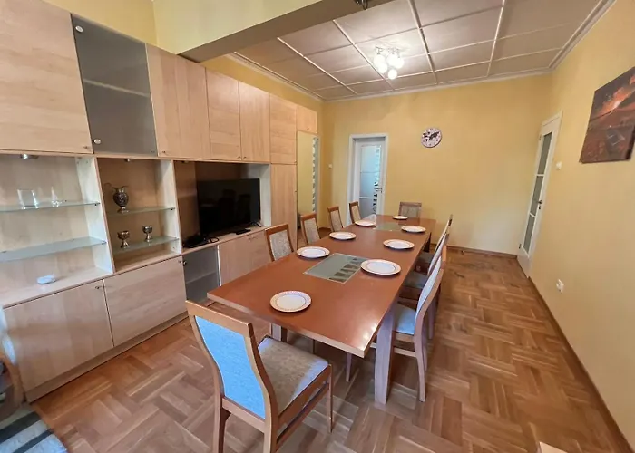 Mumbai Spacious 150 Sq M 2bdr Near Vitosha Blvd And Ndk Apartament Sofia