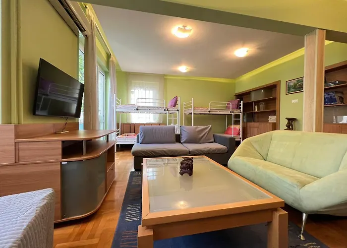 Mumbai Spacious 150 Sq M 2bdr Near Vitosha Blvd And Ndk