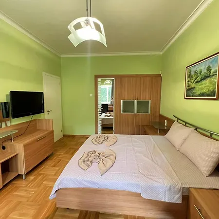 Mumbai Spacious 150 Sq M 2bdr Near Vitosha Blvd And Ndk Lägenhet